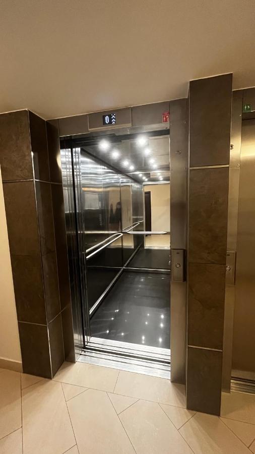 Residence Garden Tower S Balkonem, Garaz براغ المظهر الخارجي الصورة